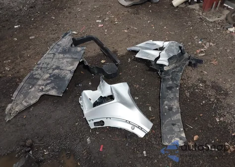 2025 Ford Explorer Active z USA, uszkodzony, nr VIN 1FMUK8DH4SGA04794